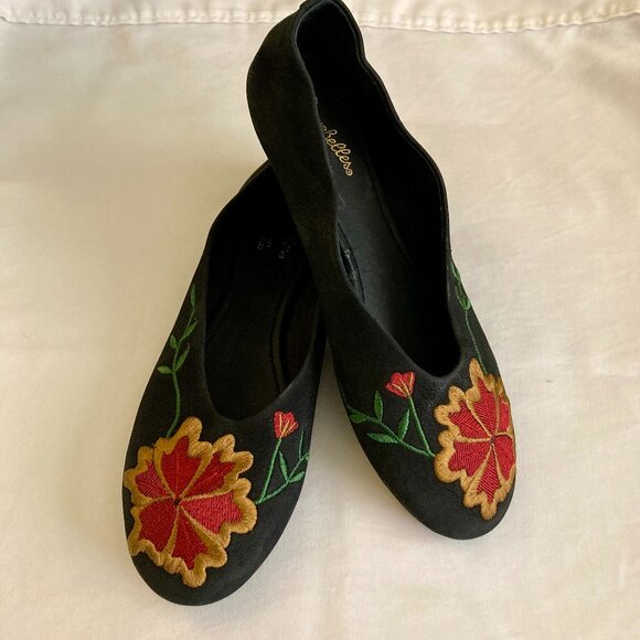 Great Condition, SZ 8.5, SEYCHELLES, Embroidered Black Suede Ballet Flats - Picture 1 of 5
